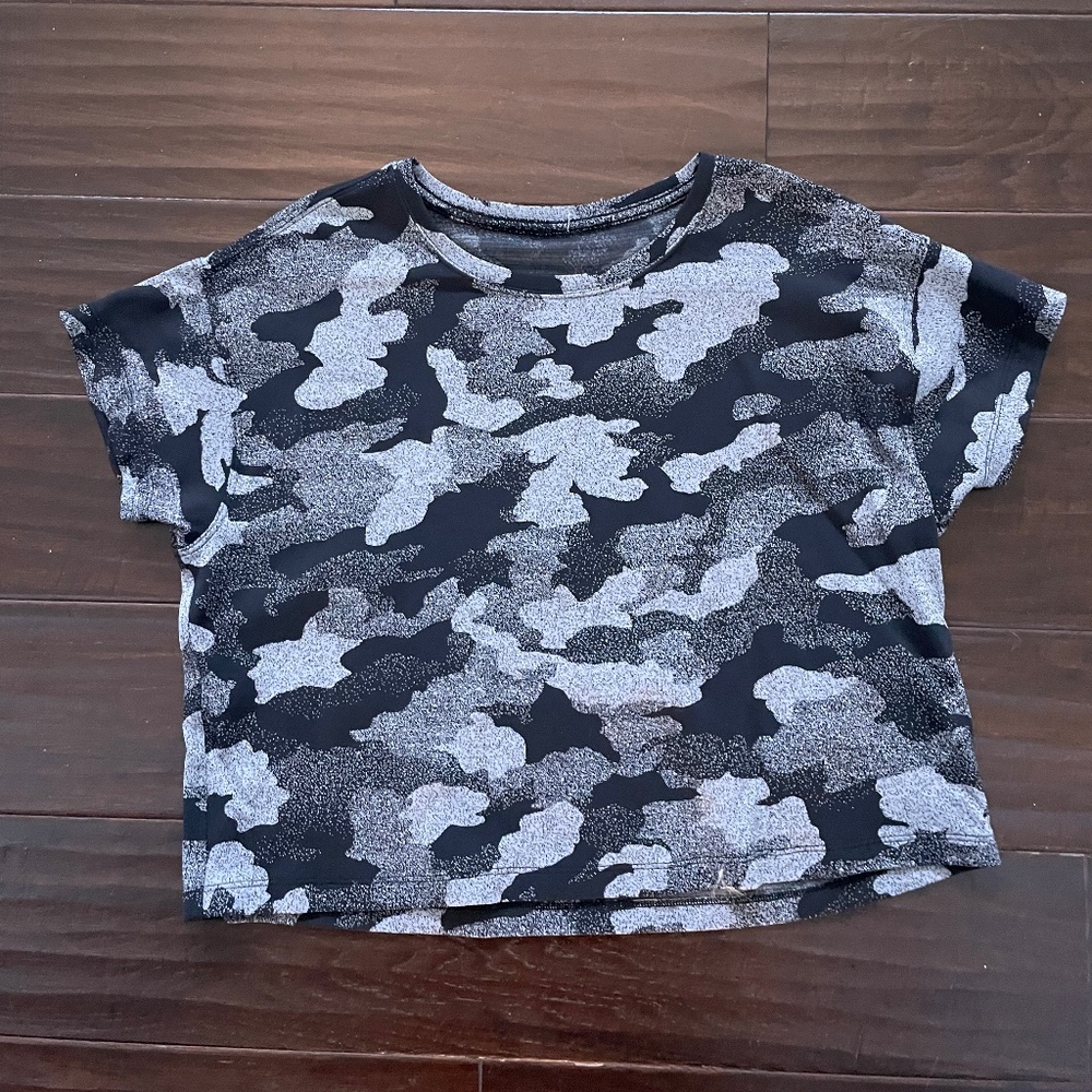 LULULEMON CATES TRAINING TEE HERITAGE SPECKLE CAMO JACOUARD BLACKRHINO-size 4